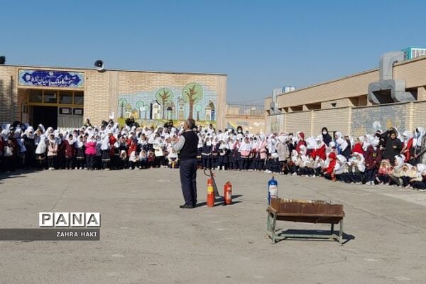 آموزش اطفای حریق در دبستان میعاد فشافویه