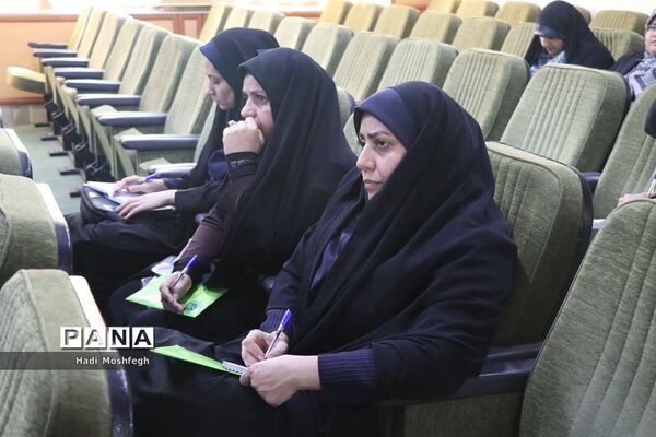 نشست‌ مدیران و کارشناسان کانون‌های فرهنگی تربیتی قطب جنوب فارس