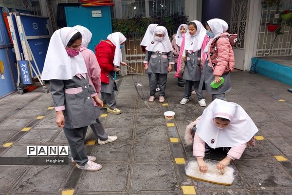 مسابقه ساخت حباب در دبستان نیایش منطقه ۱۳