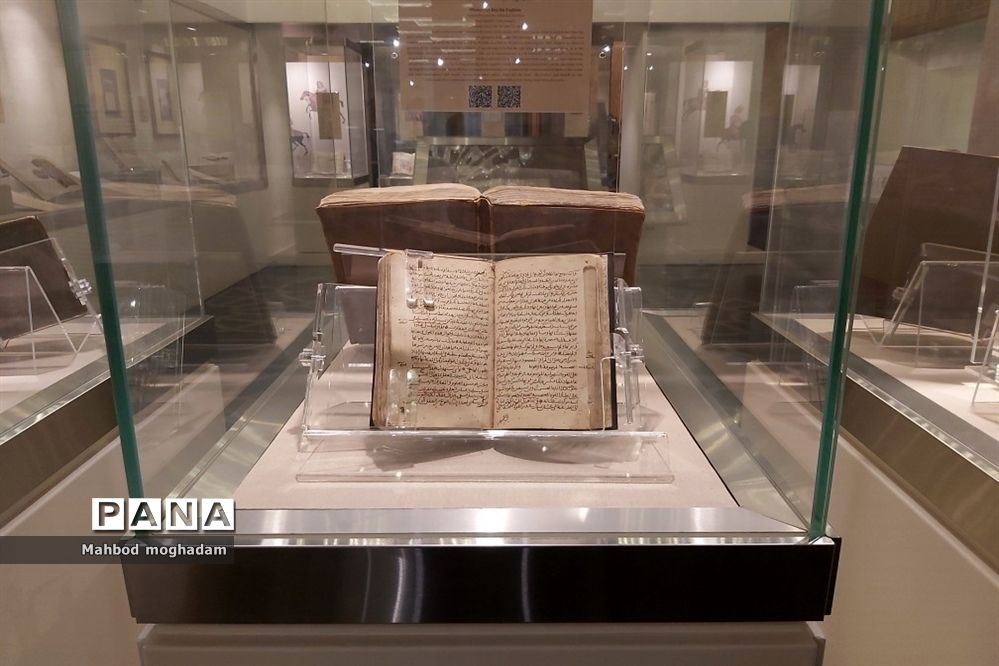 بازدید دانش‌آموزان دبیرستان شهیده معصومه قزوینی منطقه ۱۳ از کتابخانه و موزه ملی ملک