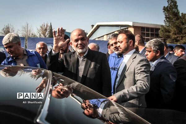 آیین واگذاری ۵۰۰ دستگاه اتوبوس شهری و ۵۰ بیل مکانیکی