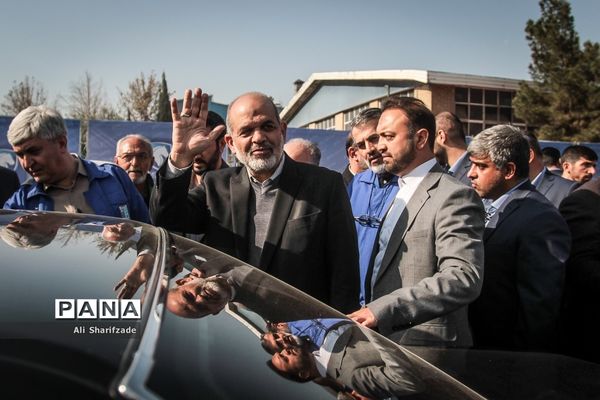 آیین واگذاری ۵۰۰ دستگاه اتوبوس شهری و ۵۰ بیل مکانیکی