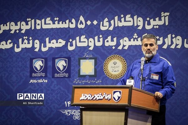 آیین واگذاری ۵۰۰ دستگاه اتوبوس شهری و ۵۰ بیل مکانیکی