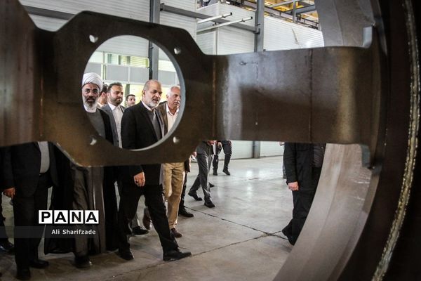 آیین واگذاری ۵۰۰ دستگاه اتوبوس شهری و ۵۰ بیل مکانیکی