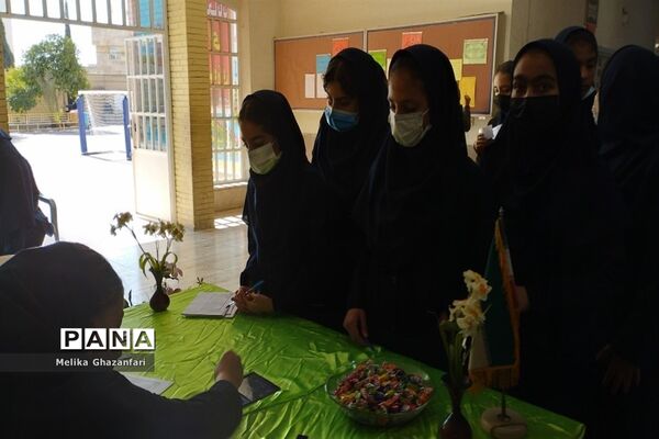 برگزاری انتخابات شورای دانش‌آموزی در دبیرستان پویش ناحیه ۳ شیراز