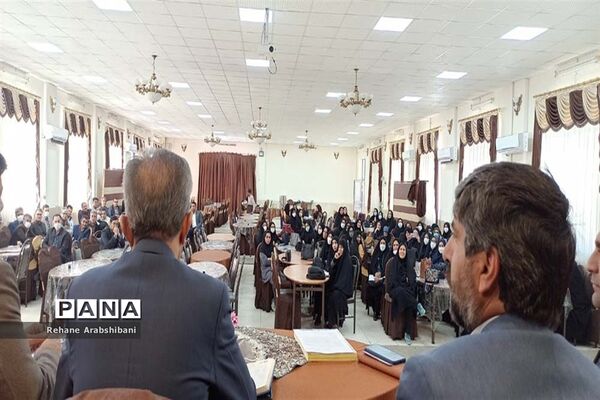 جلسه اداره سلامت و بهداشت اداره کل آموزش و پرورش فارس با مدیران  مدارس و مراقبان بهداشت‌ آباده