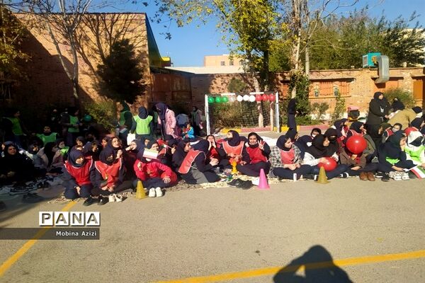 افتتاحیه المپیاد ورزشی درون مدرسه‌ای در دبیرستان ۱۳ آبان