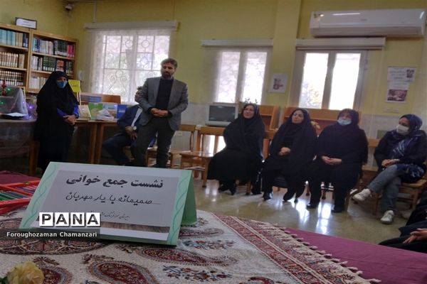 برگزاری مراسم جشن کتاب در دبیرستان نمونه مهشید مصلی‌نژاد