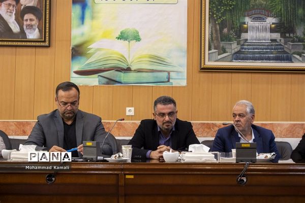 آئین رونمایی از کتاب فرهنگی محلاتی و تقدیر از فعالان فرهنگی