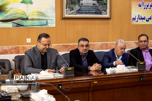 آئین رونمایی از کتاب فرهنگی محلاتی و تقدیر از فعالان فرهنگی