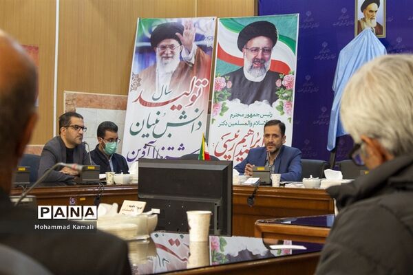 آئین رونمایی از کتاب فرهنگی محلاتی و تقدیر از فعالان فرهنگی