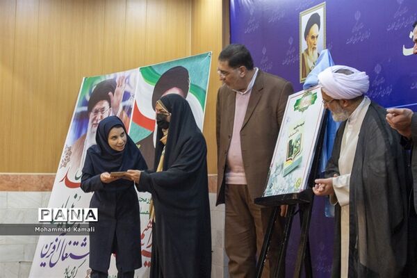آئین رونمایی از کتاب فرهنگی محلاتی و تقدیر از فعالان فرهنگی