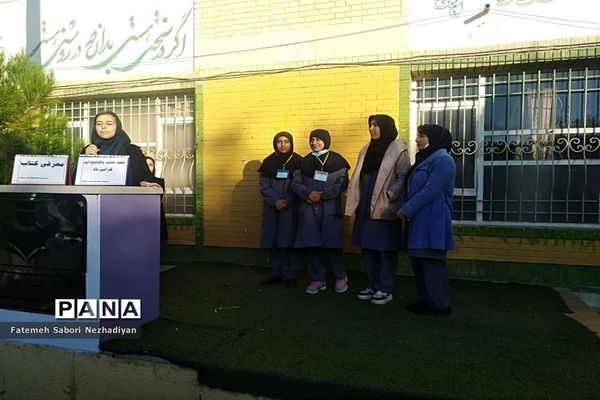 برگزاری مراسم هفته کتاب‌خوانی و معرفی‌ کتاب در دبیرستان شهید محمدتقی دستغیب ناحیه ۳ شیراز