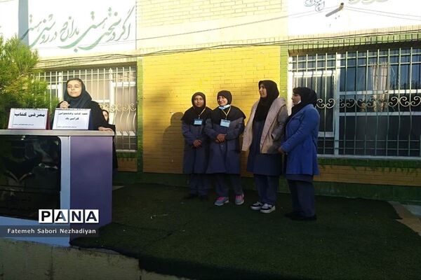 برگزاری مراسم هفته کتاب‌خوانی و معرفی‌ کتاب در دبیرستان شهید محمدتقی دستغیب ناحیه ۳ شیراز