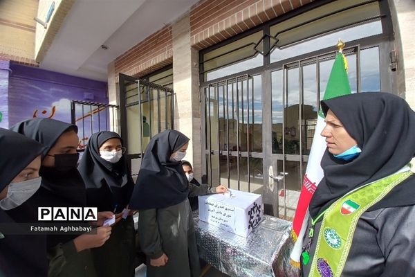 انتخابات شورای دانش‌آموزی در دبیرستان مرضیه شهرکرد