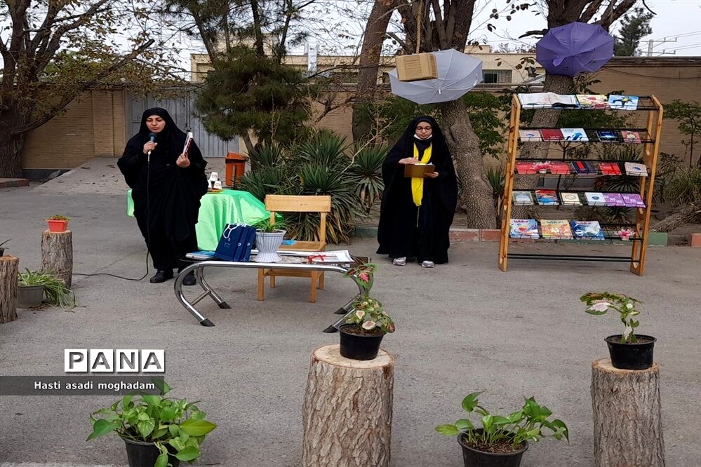 برگزاری اختتامیه کافه کتاب در دبیرستان فاطمیه ملارد