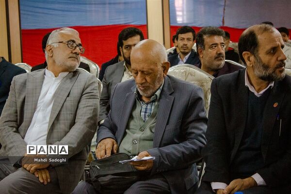 بزرگداشت شهدای دانش‌آموز در دبیرستان هاتف