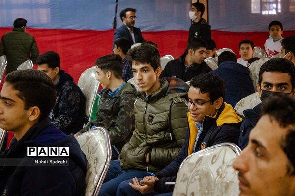 بزرگداشت شهدای دانش‌آموز در دبیرستان هاتف