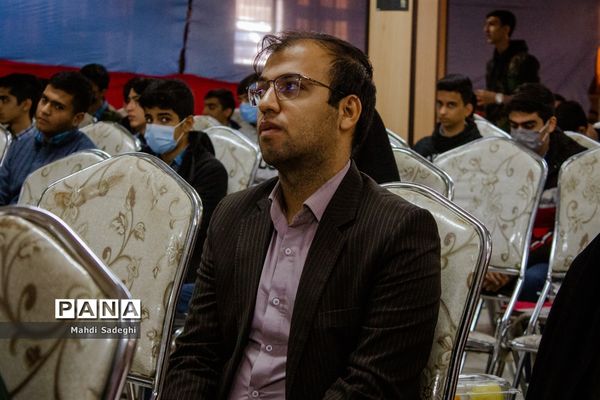 بزرگداشت شهدای دانش‌آموز در دبیرستان هاتف