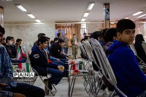 بزرگداشت شهدای دانش‌آموز در دبیرستان هاتف