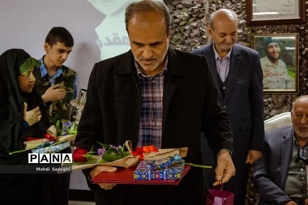 بزرگداشت شهدای دانش‌آموز در دبیرستان هاتف