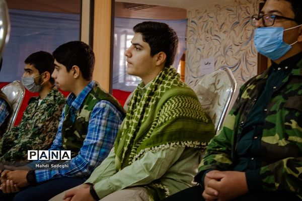 بزرگداشت شهدای دانش‌آموز در دبیرستان هاتف