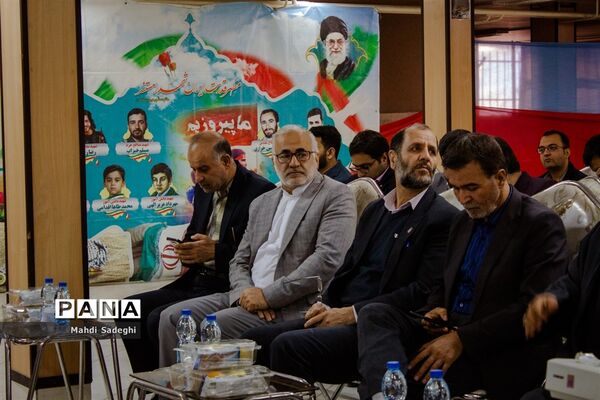 بزرگداشت شهدای دانش‌آموز در دبیرستان هاتف