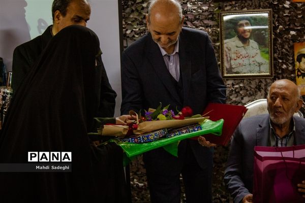 بزرگداشت شهدای دانش‌آموز در دبیرستان هاتف