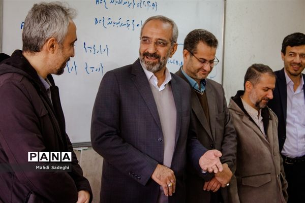 بزرگداشت شهدای دانش‌آموز در دبیرستان هاتف