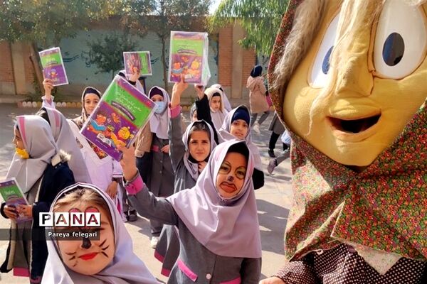 آغاز هفته کتاب‌ و کتابخوانی در آموزشگاه شهید روزبه‌نیا شهرستان قرچک