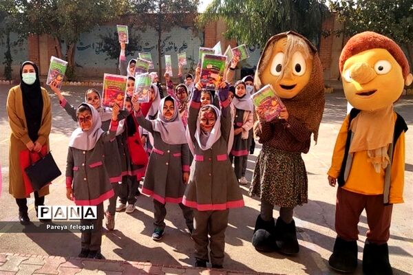 آغاز هفته کتاب‌ و کتابخوانی در آموزشگاه شهید روزبه‌نیا شهرستان قرچک