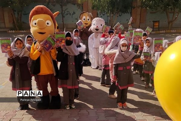 آغاز هفته کتاب‌ و کتابخوانی در آموزشگاه شهید روزبه‌نیا شهرستان قرچک