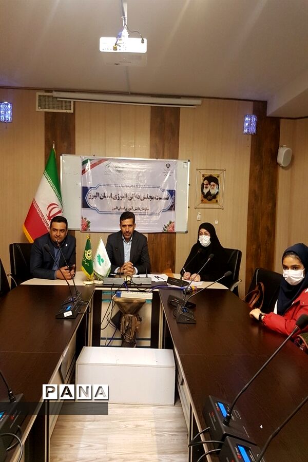 نشست اعضای منتخب مجلس دانش‌آموزی البرز