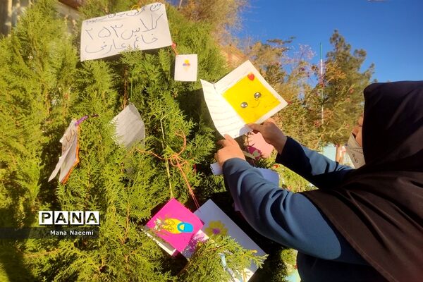 مراسم هفته کتاب و کتابخوانی در دبستان مرحمت صائب کاشمر
