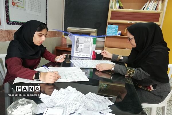 انتخابات شورای دانش‌آموزی در دبیرستان مائده گلوگاه