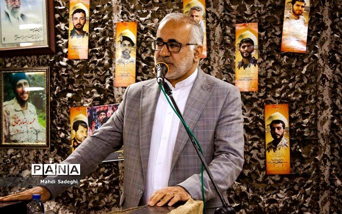 دانش‌آموزان باید ضمن هوشیاری، حافظ خون شهدا باشند