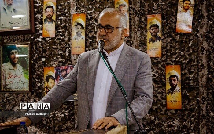 دانش‌آموزان باید ضمن هوشیاری، حافظ خون شهدا باشند