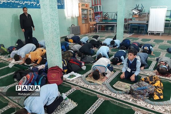 آموزش و برگزاری نماز جماعت در دبستان ارشاد رودهن