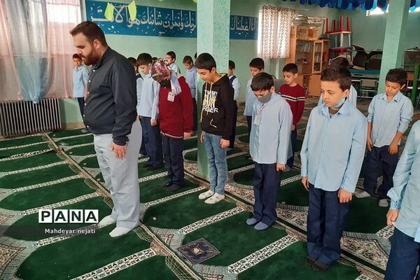 آموزش و برگزاری نماز جماعت در دبستان ارشاد رودهن