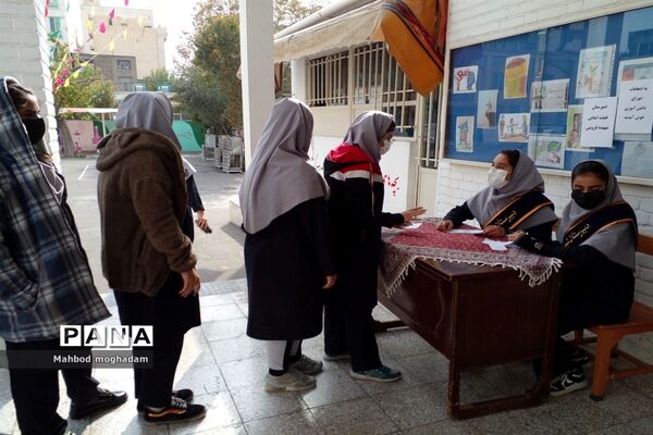 برگزاری انتخابات شورای دانش‌آموزی در دبیرستان شهیده معصومه قزوینی منطقه ۱۳