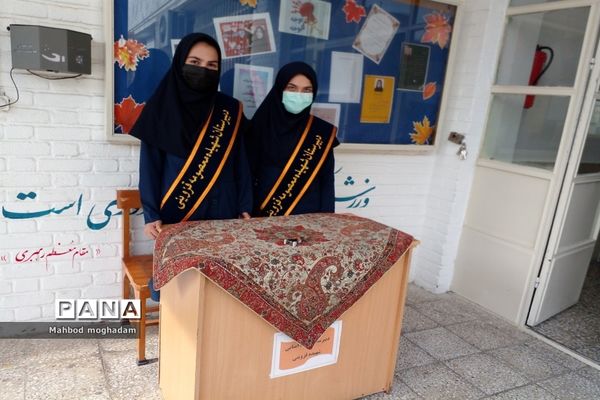 برگزاری انتخابات شورای دانش‌آموزی در دبیرستان شهیده معصومه قزوینی منطقه ۱۳