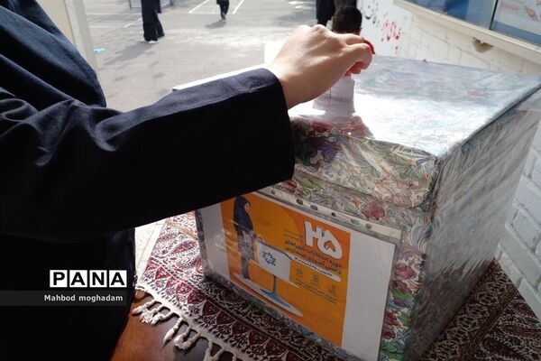برگزاری انتخابات شورای دانش‌آموزی در دبیرستان شهیده معصومه قزوینی منطقه ۱۳