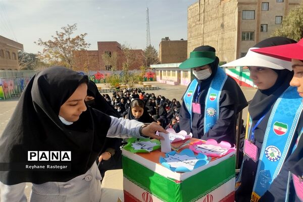 برگزاری انتخابات شورای دانش‌آموزی در مدرسه شاهد مرضیه(س)