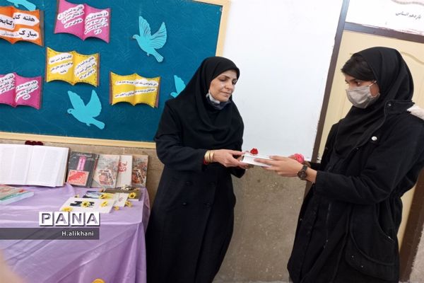 برپایی نمایشگاه کتاب در دبیرستان دکتر سلطانی شهرستان فارسان