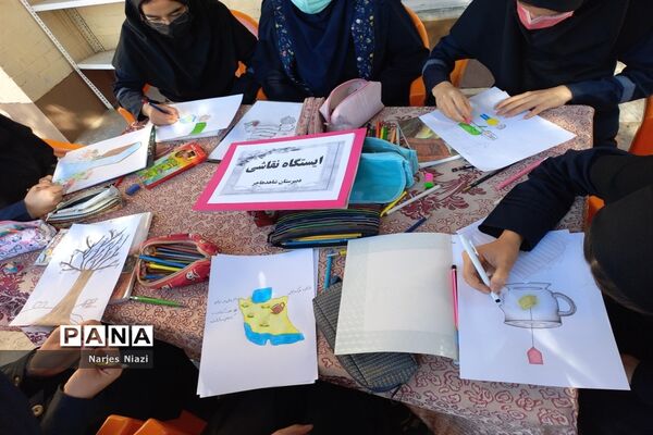 مراسم هفته کتاب و کتابخوانی در دبیرستان دخترانه شاهد هاجر، کاشمر