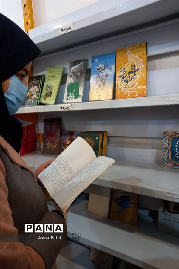 بازدید دانش‌آموزان دبیرستان علامه طباطبایی از مقر کتاب