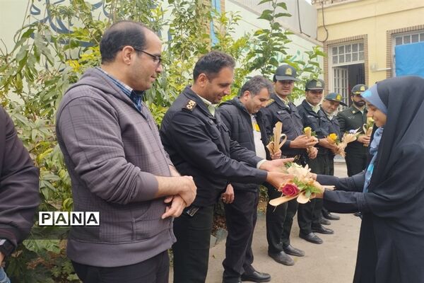دیدار معتمدین و اعضای کانون فرهنگی هنری شهدا مسجد ترک آباد با کارکنان کلانتری ۱۳ علوی کاشان