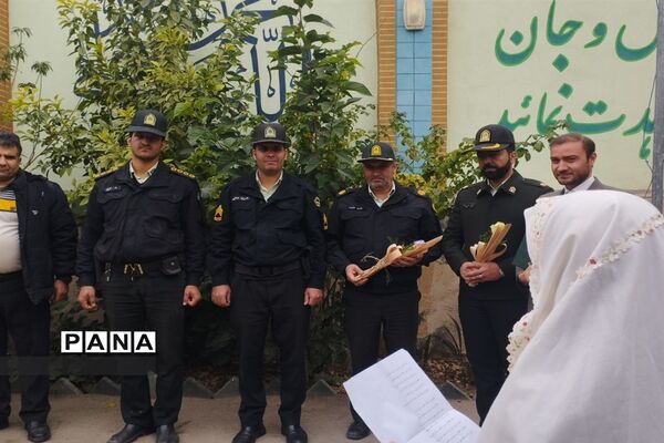دیدار معتمدین و اعضای کانون فرهنگی هنری شهدا مسجد ترک آباد با کارکنان کلانتری ۱۳ علوی کاشان