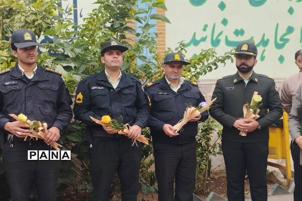 دیدار معتمدین و اعضای کانون فرهنگی هنری شهدا مسجد ترک آباد با کارکنان کلانتری ۱۳ علوی کاشان