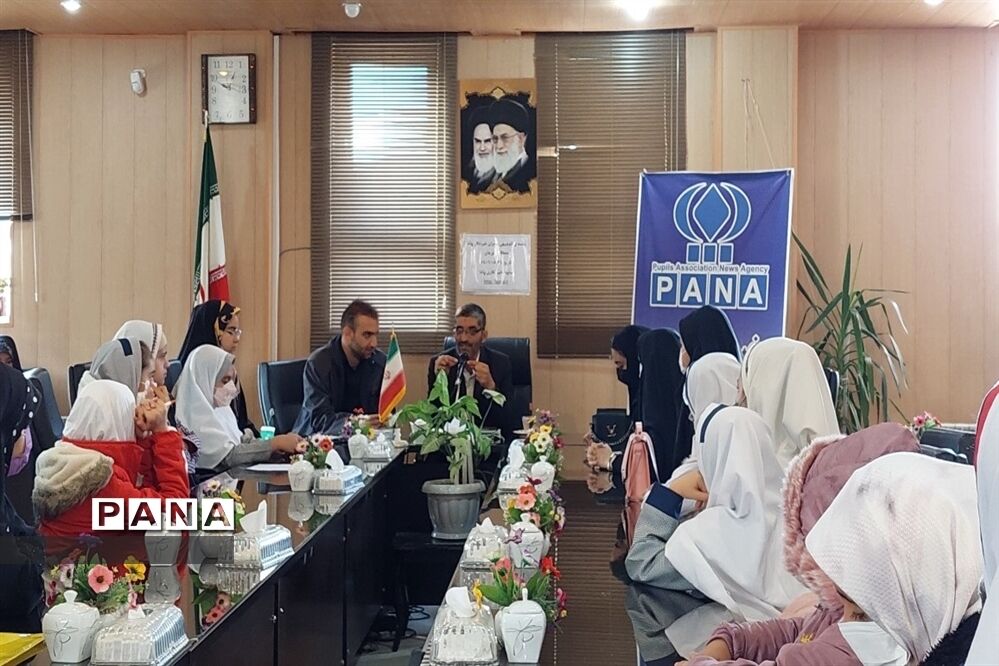 جلسه مدیر سازمان دانش‌آموزی استان اصفهان با خبرنگاران خبرگزاری پانای شهرستان فلاورجان